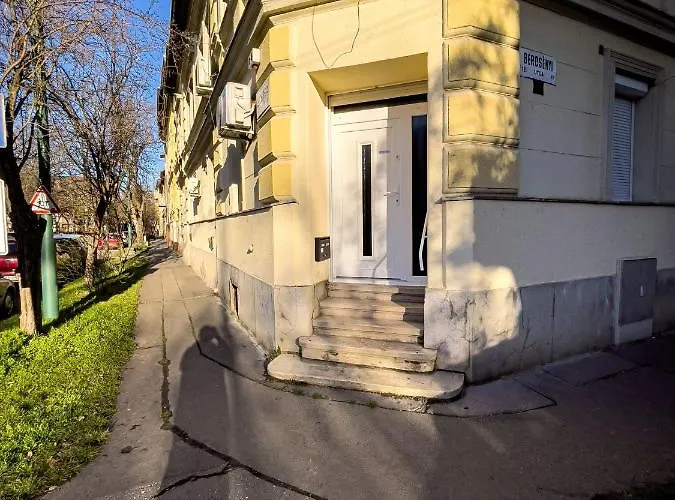 Lechner Mansion